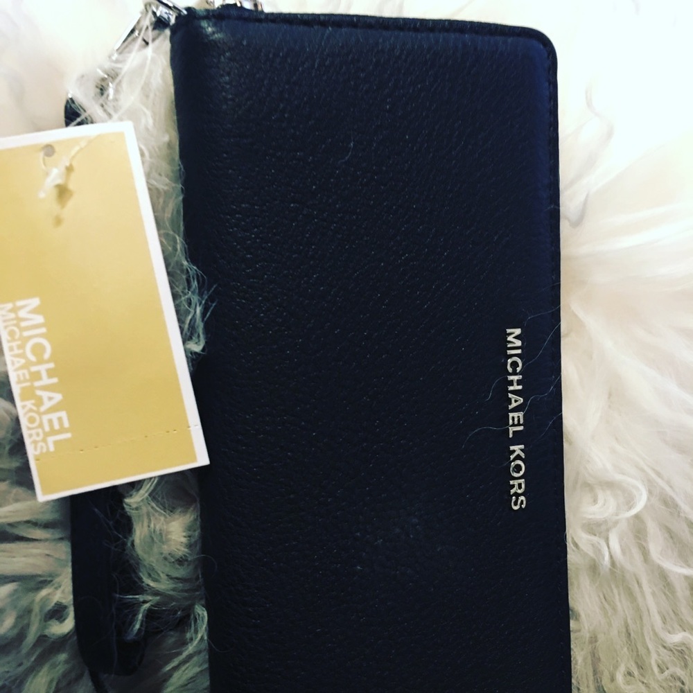 Michael kors wristlet